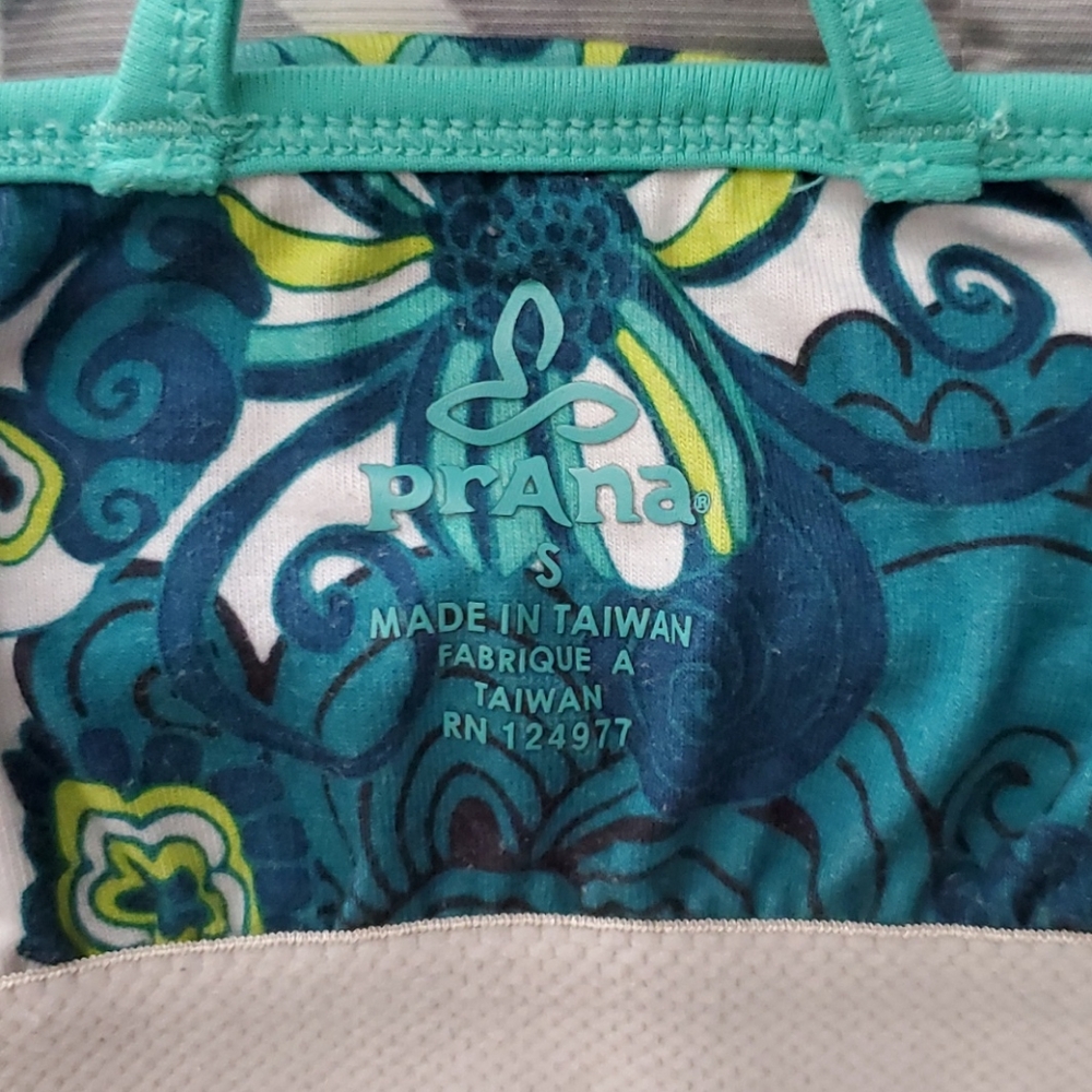 Patterned Workout Tank - Picture 3 of 3